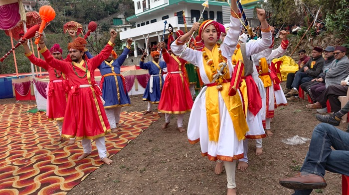 चमोली: आदर्श विद्या मंदिर कोठियालसैंण में आयोजित हुआ गढ़वाली बोली में पहली बार चक्रव्यूह का मंचन–