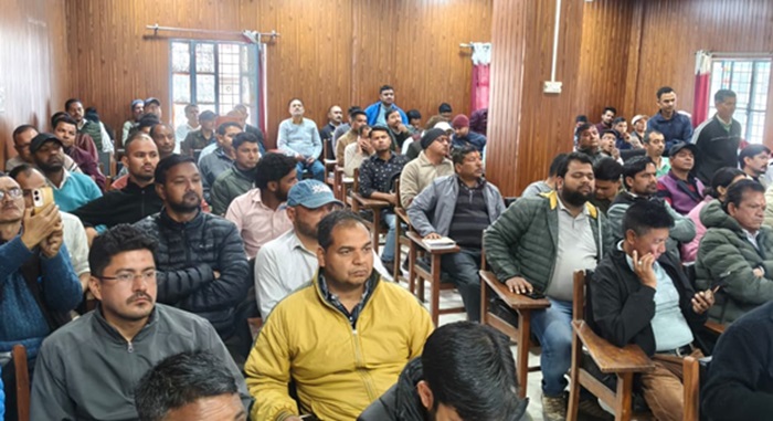 चमोली: तहसील दिवस में ग्रामीणों ने कहा सीडीओ साहब, जंगली जानवरों से फसल बचाओ–