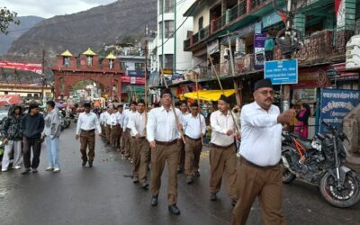 चमोली: पुष्प वर्षा के साथ किया स्वयं सेवकों का स्वागत, भव्य पथ संचलन हुआ–