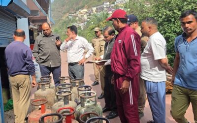चमोली: गैस गोदाम व होटलों पर सघन निरीक्षण, 21 व्यावसायिक और चार घरेलू सिलिंडर किए गए जब्त–