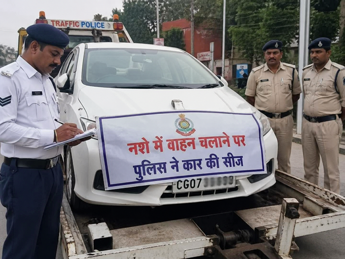 चमोली: नशे में वाहन चलाने पर पुलिस ने कार की सीज, पुलिस का चेकिंग अ​भियान जारी–