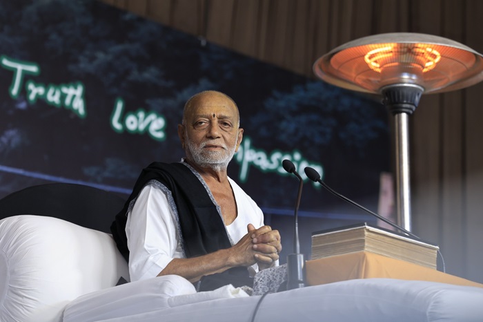 कथावाचक मोरारी बापू