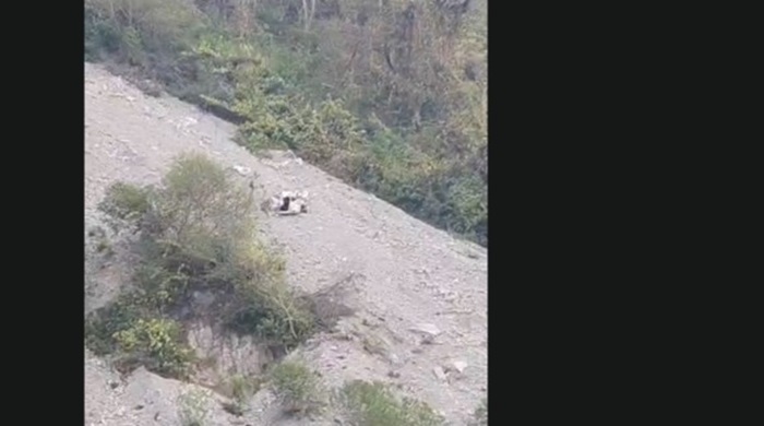 खाई में जा गिरा वाहन