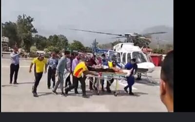 चमोली: जिला प्रशासन के सहयोग से दो गंभीर बीमार तीर्थयात्रियों को हेलिकॉप्टर से भेजा एम्स–