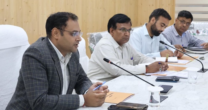 चमोली: जिलाधिकारी ने विशेष गहन पुनरीक्षण की तैयारियों की समीक्षा कर दिए आवश्यक दिशा-निर्देश–