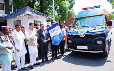 मुख्यमंत्री पुष्कर सिंह धामी ने एचडीएफसी बैंक द्वारा दी अत्याधुनिक एंबुलेंस का किया फ्लैग ऑफ–