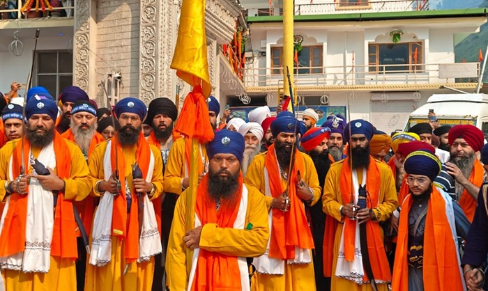 आस्था: पंच प्यारों के साथ हेमकुंड साहिब के लिए रवाना हुआ हजारों श्रद्धालुओं का जत्था–