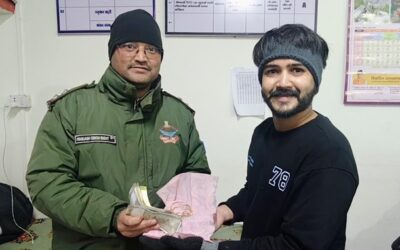 चमोली: बदरीनाथ पुलिस ने चंद घंटों में ढूंढा श्रद्धालु का लाखों रुपये के जेवरात से भरा बैग–