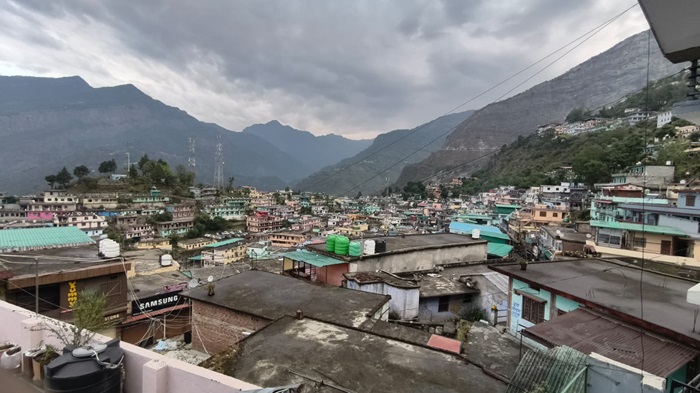 चमोली में बारिश-बर्फबारी से मौसम सुहावना, जंगल की आग बुझी–
