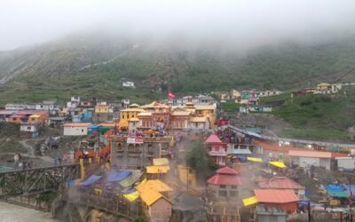 चमोली: हेमकुंड साहिब में बर्फबारी व बदरीनाथ में बारिश से बढ़ी ठंड–