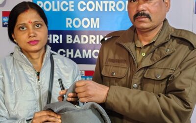 नागरिक की ईमानदारी और पुलिस की तत्परता से वापस मिला खोया मोबाइल फोन–