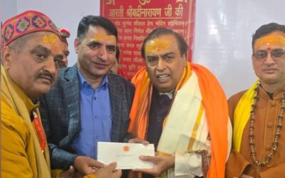 जय बदरीविशाल: मुकेश अंबानी ने किए बदरीनाथ धाम के दर्शन, मंदिर समिति को दिए 5 करोड़ रुपये–
