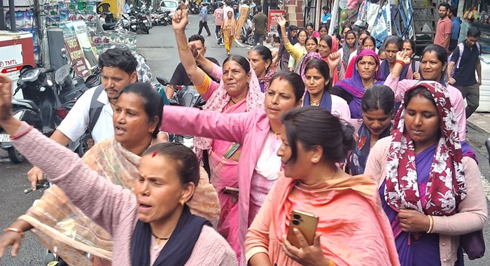 चमोली: आशा कार्यकर्ताओं और फैसिलिटेटरों ने मांगों को लेकर किया प्रदर्शन–