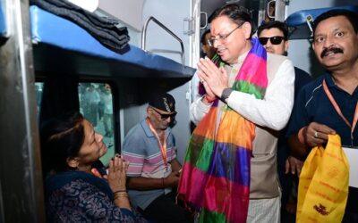 श्रद्धालु चले सोमनाथ: मुख्यमंत्री पुष्कर सिंह धामी ने हरी झंडी दिखाकर किया श्रद्धालुओं को रवाना–
