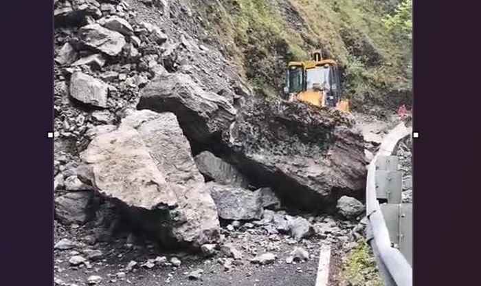 बंद पड़ी सड़क-