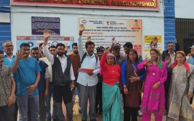 भेंटा-भर्की मोटर मार्ग को लेकर कलेक्ट्रेट परिसर में गरजे उर्गम के ग्रामीण–