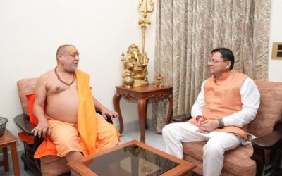 सनातन संस्कृति: शंकराचार्य राजराजेश्वराश्रम महाराज से मिले मुख्यमंत्री धामी, लिया आशीर्वाद–