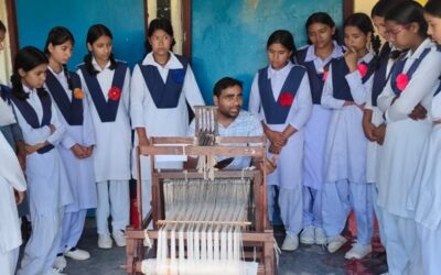 चमोली: तकनीकी विशेषज्ञों ने दी हथकरघा और स्वरोजगार की जानकारी–