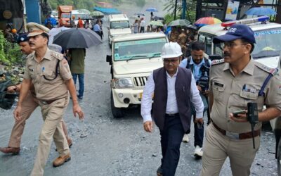 चमोली: टनल में लगातार हो रहा पानी का रिसाव, गले तक पहुंच रहा पानी : आपदा सचिव–