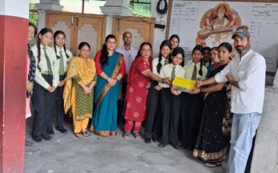 विद्यालयों में फर्स्ट एड बॉक्स पहुंचाकर सामाजिक दायित्व निभा रहा रूद्र सेवा संघ–