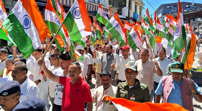 चमोली: गोपेश्वर में निकली भव्य तिरंगा यात्रा, भाजपा कार्यकर्ताओं और स्कूली बच्चों ने लिया हिस्सा–