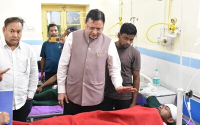 चमोली: गोपेश्वर में घायल श्रमिकों से मिले मुख्यमंत्री, जिला अस्पताल में जाना कुशलक्षेम–