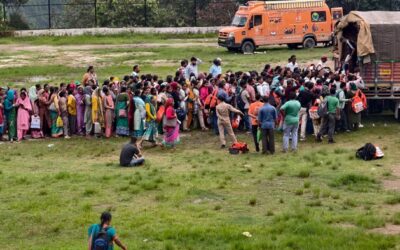 चमोली: गोपेश्वर में श्रमिक किट लेने उमड़ी भीड़, दिनभर रही मारामारी–
