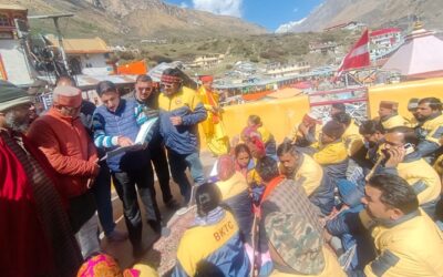 चमोली: बीकेटीसी के अस्थाई कर्मचारियों ने जारी रखा आंदोलन, सीईओ को बैरंग लौटाया–