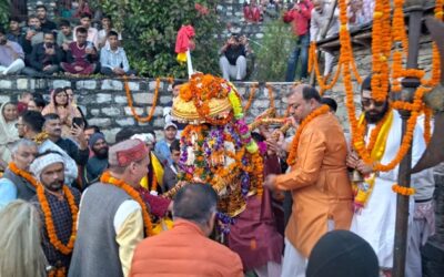 चमोली: शीतकालीन गद्दीस्थल गोपीनाथ मंदिर में विराजमान हुए रुद्रनाथ भगवान–