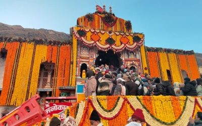 जय बदरीनाथ: शरद पूर्णिमा पर फूलों से सजा बदरीनाथ मंदिर, श्रद्धालुओं की संख्या 21 लाख पार–